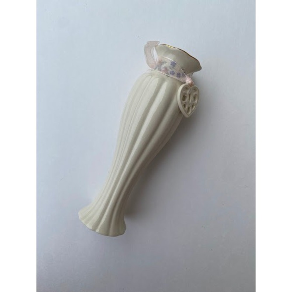 Lenox Ivory Porcelain Bud Vase Gold Trim Heart Charm Floral Ribbon Handcrafted‎